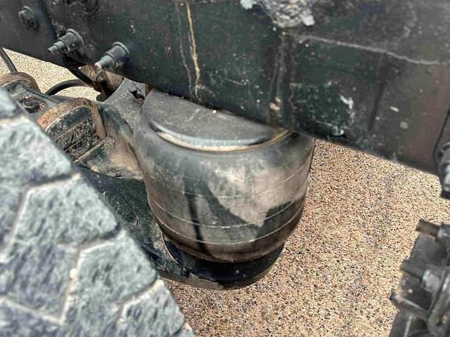 Image of Peterbilt 367 equipment image 4