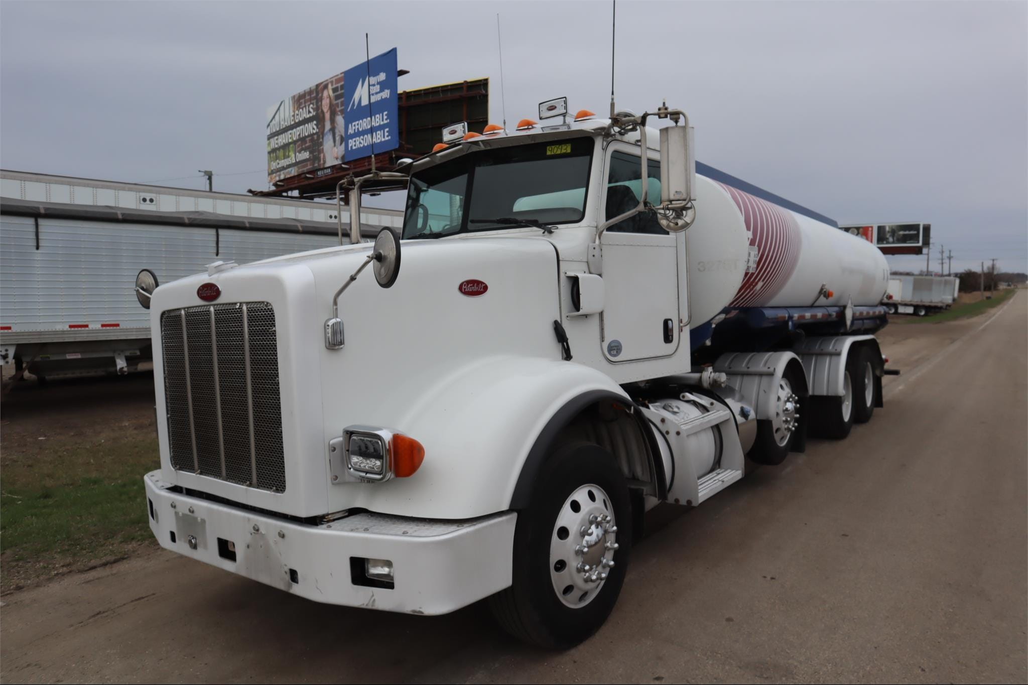 Main image Peterbilt 367