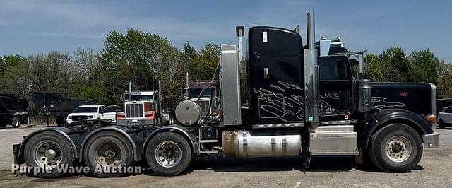 Image of Peterbilt 367 equipment image 3