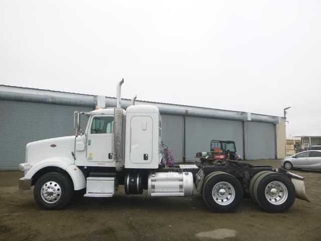Image of Peterbilt 367 equipment image 4