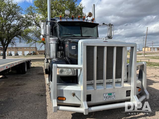 Image of Peterbilt 367 equipment image 4