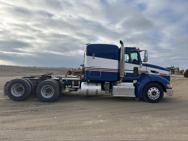 Image of Peterbilt 384 equipment image 3