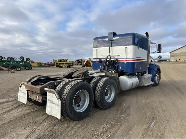 Image of Peterbilt 384 equipment image 4
