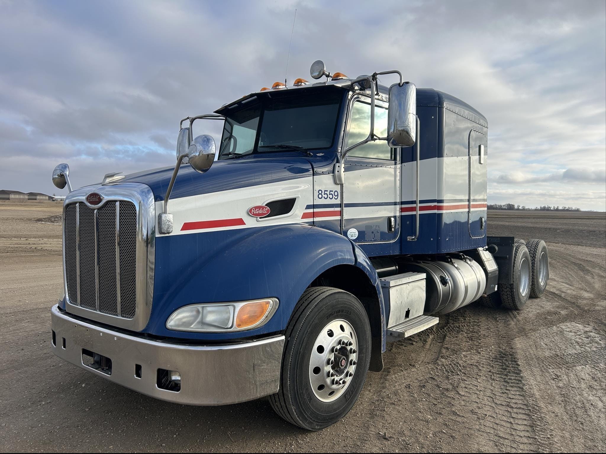 2014 Peterbilt 384 Equipment Image0