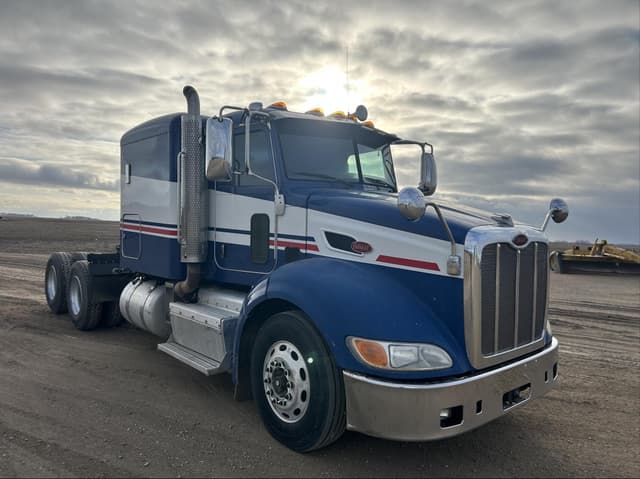 Image of Peterbilt 384 equipment image 2