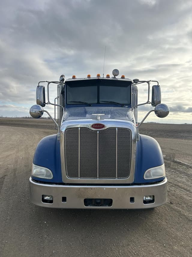 Image of Peterbilt 384 equipment image 1