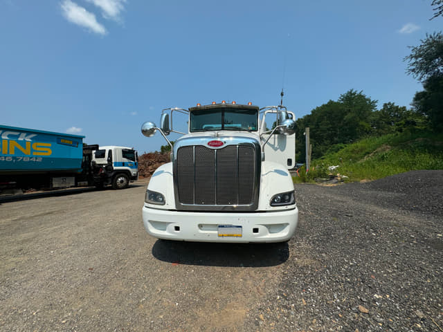 Image of Peterbilt 384 equipment image 2