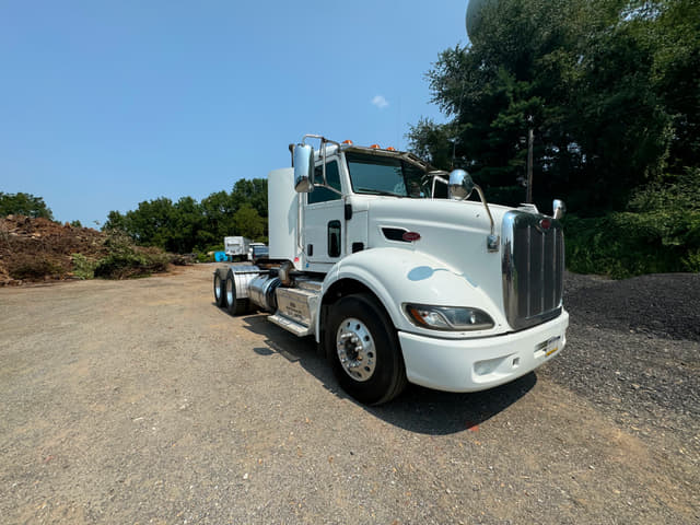 Image of Peterbilt 384 equipment image 1