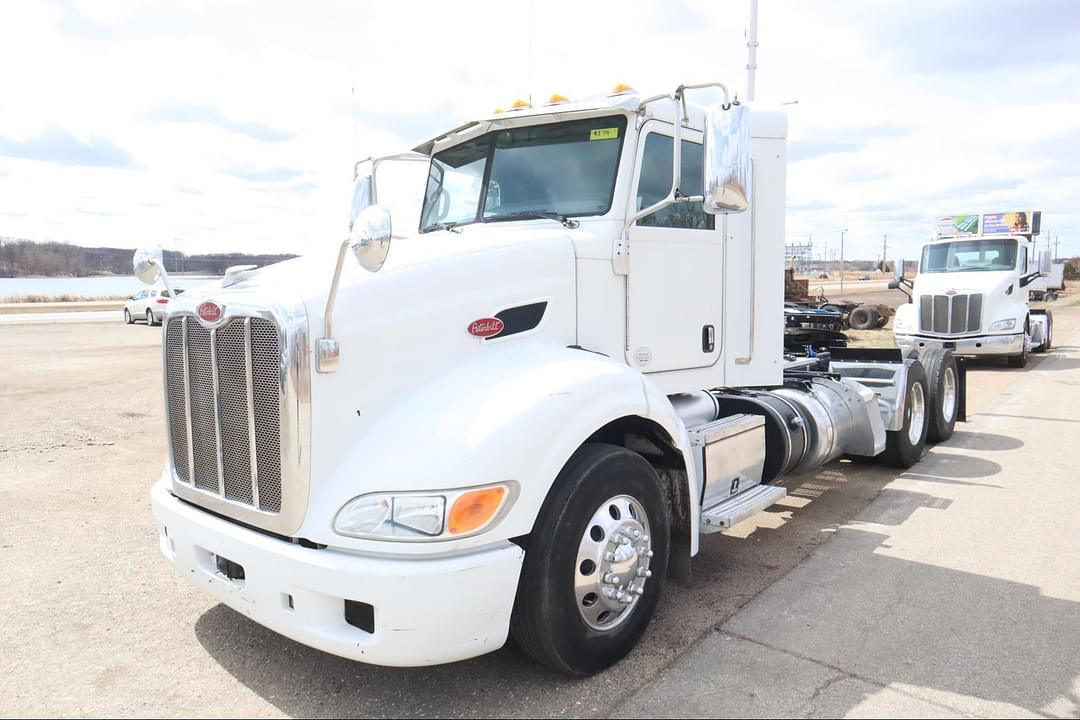 Image of Peterbilt 384 Primary Image