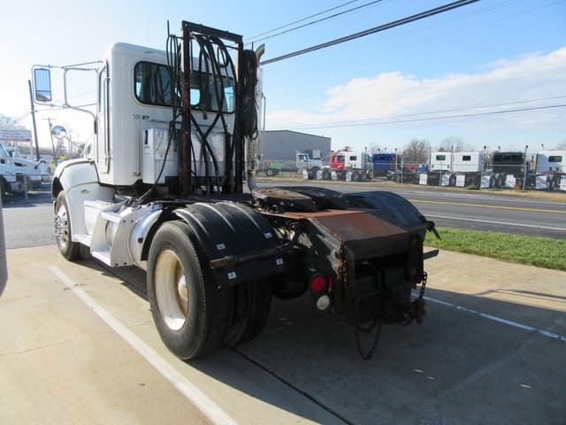 Image of Peterbilt 384 equipment image 3