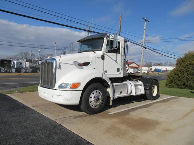 Image of Peterbilt 384 equipment image 4