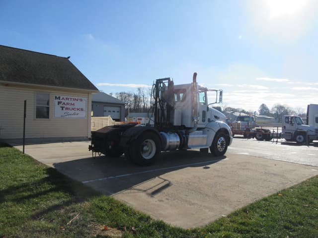 Image of Peterbilt 384 equipment image 2