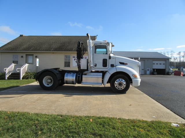 Image of Peterbilt 384 equipment image 1