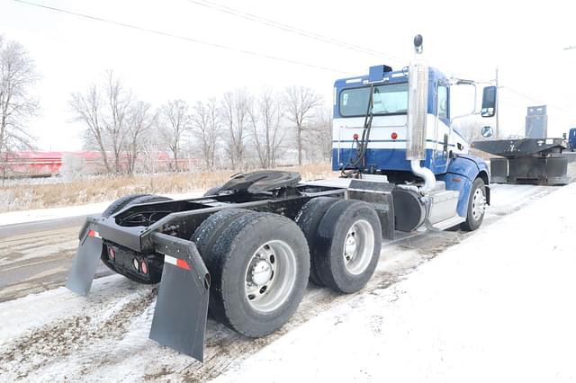 Image of Peterbilt 384 equipment image 2