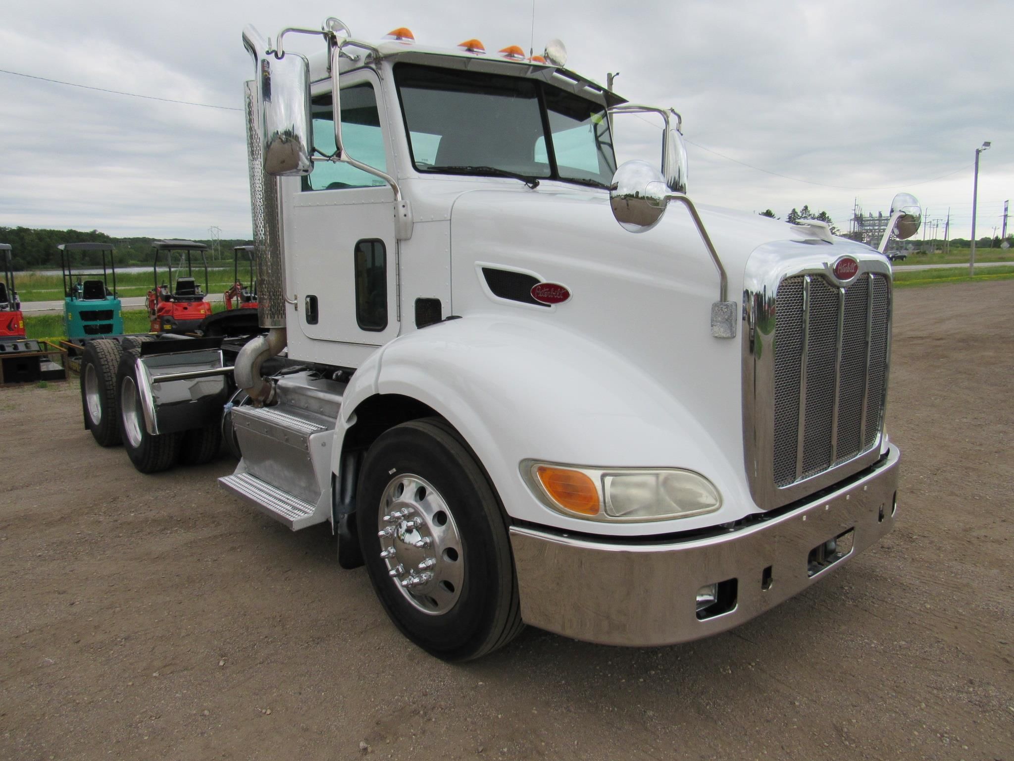 2014 Peterbilt 384 Equipment Image0