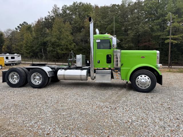 Image of Peterbilt 384 equipment image 3