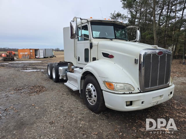 Image of Peterbilt 384 equipment image 1