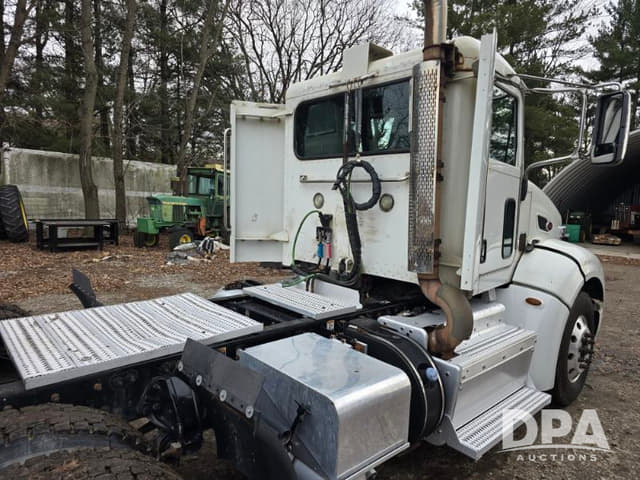 Image of Peterbilt 384 equipment image 3