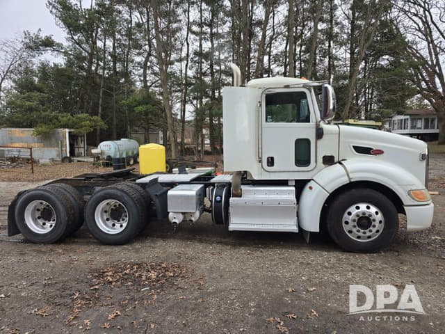 Image of Peterbilt 384 equipment image 2