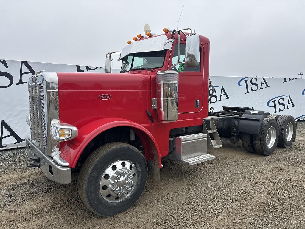Image of Peterbilt 384 Primary image