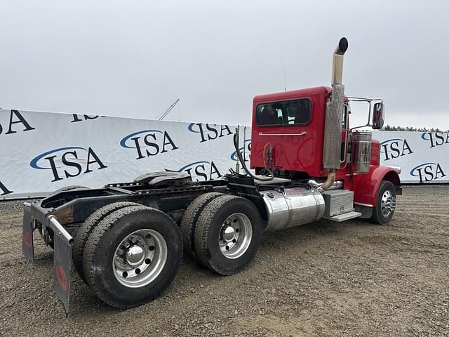 Image of Peterbilt 384 equipment image 4