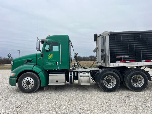 Image of Peterbilt 384 equipment image 3