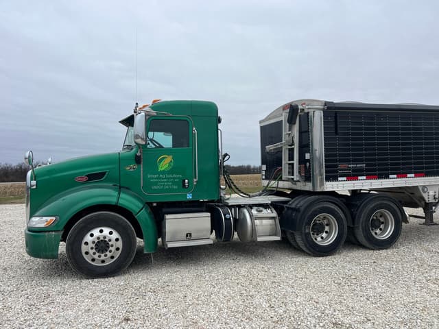 Image of Peterbilt 384 equipment image 2