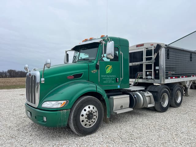 Image of Peterbilt 384 equipment image 1