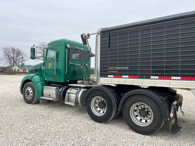 Image of Peterbilt 384 equipment image 3