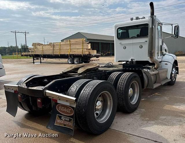 Image of Peterbilt 384 equipment image 4