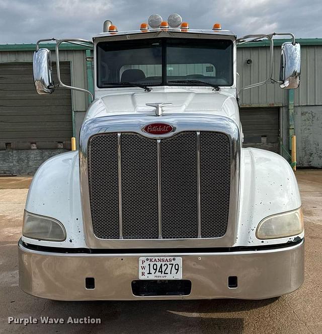 Image of Peterbilt 384 equipment image 1