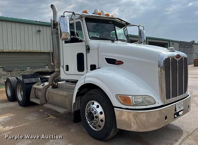Image of Peterbilt 384 equipment image 2