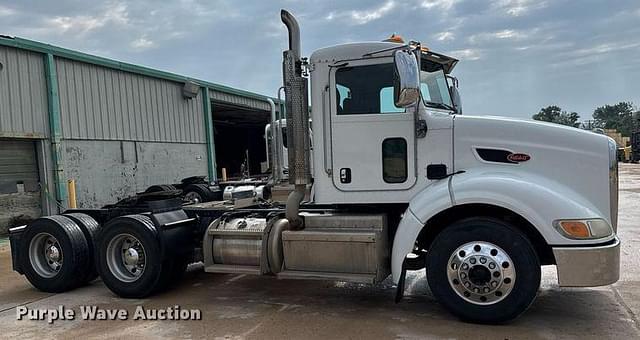 Image of Peterbilt 384 equipment image 3