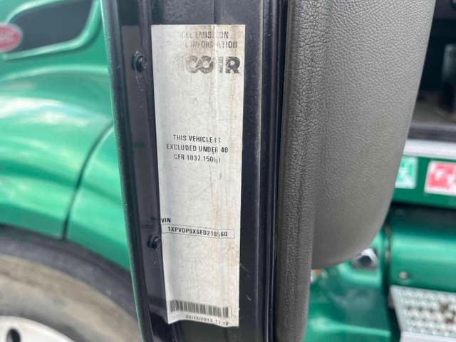 Image of Peterbilt 384 equipment image 4