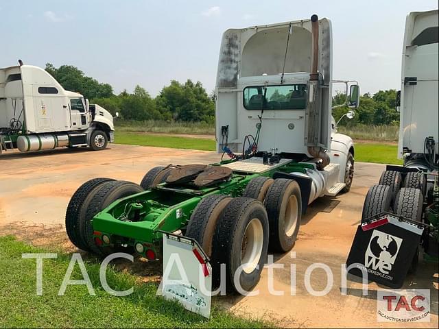 Image of Peterbilt 386 equipment image 4