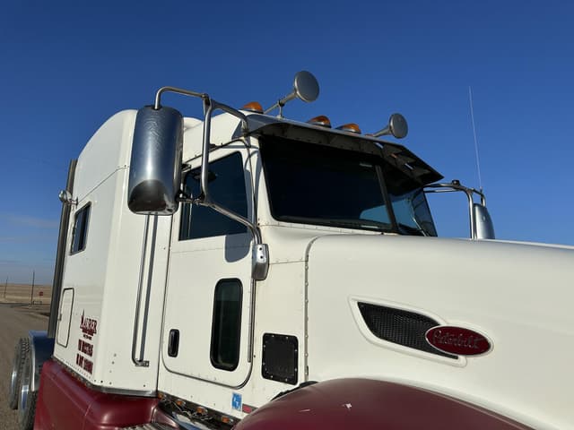 Image of Peterbilt 386 equipment image 3