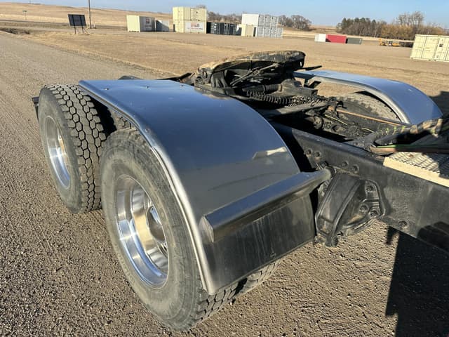 Image of Peterbilt 386 equipment image 4