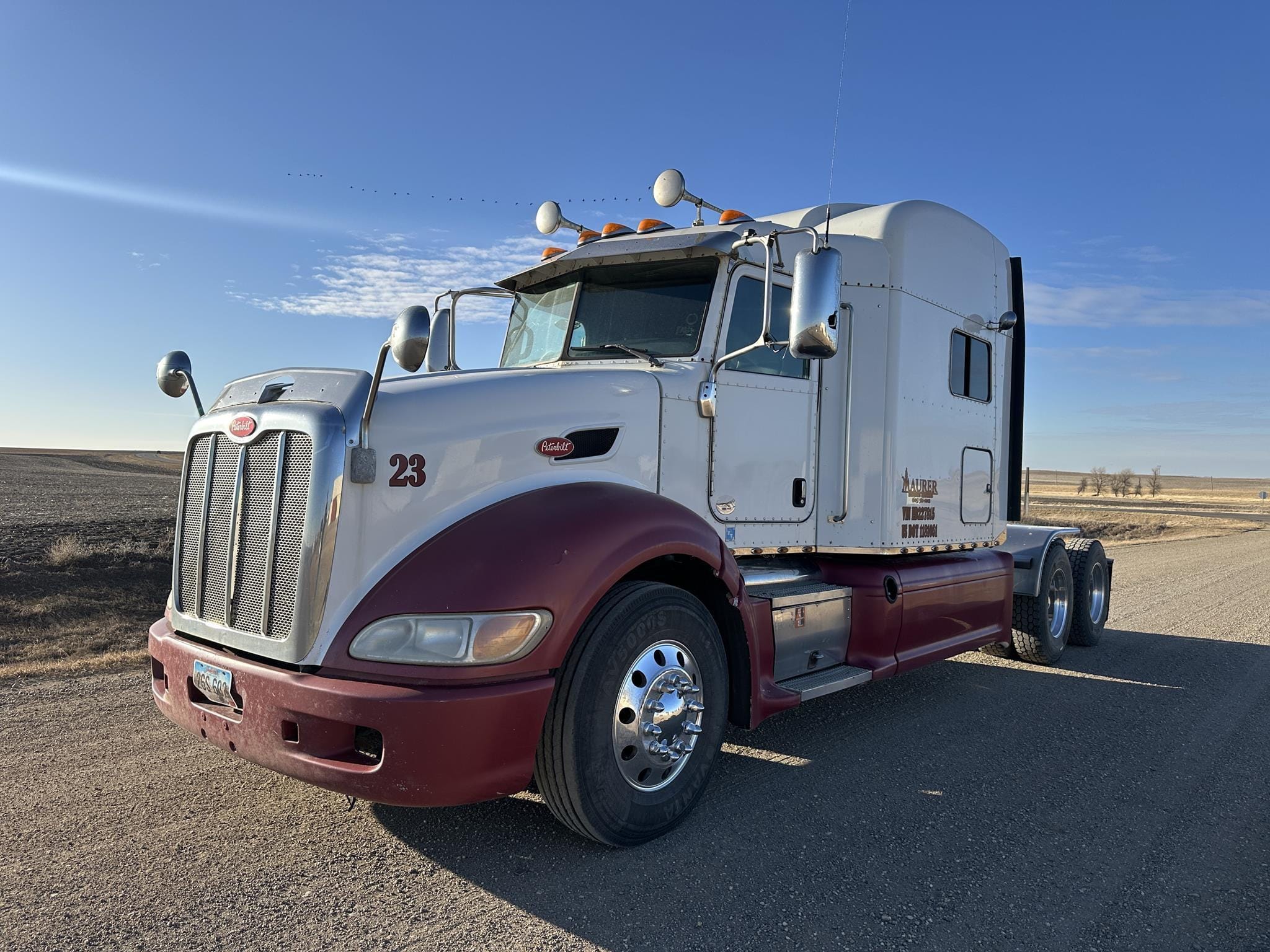 2014 Peterbilt 386 Equipment Image0