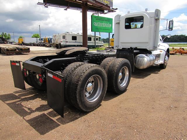 Image of Peterbilt 386 equipment image 3
