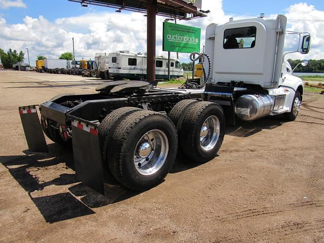 Image of Peterbilt 386 equipment image 3
