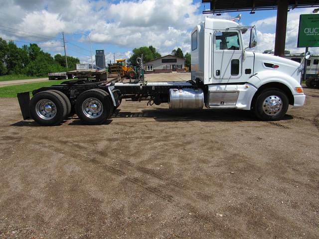Image of Peterbilt 386 equipment image 4