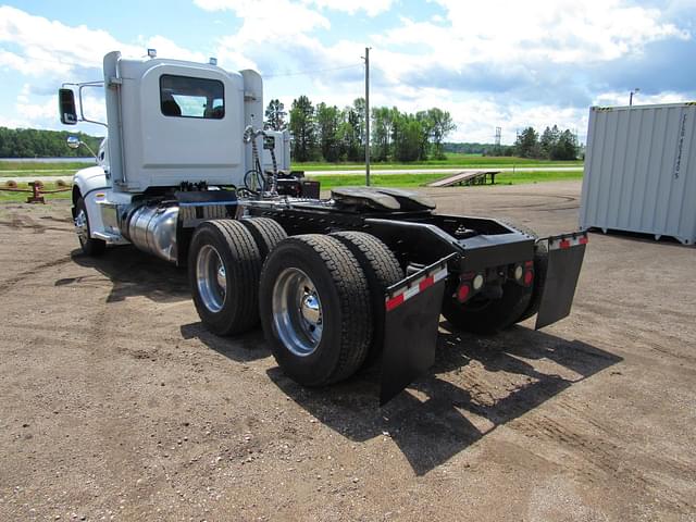 Image of Peterbilt 386 equipment image 2