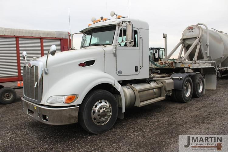 2014 Peterbilt 386 Equipment Image0