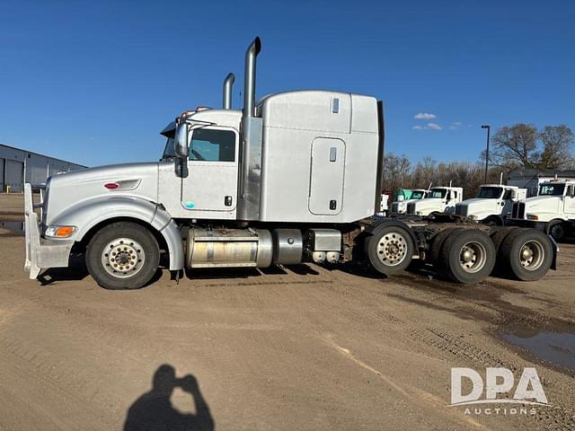Image of Peterbilt 386 equipment image 4