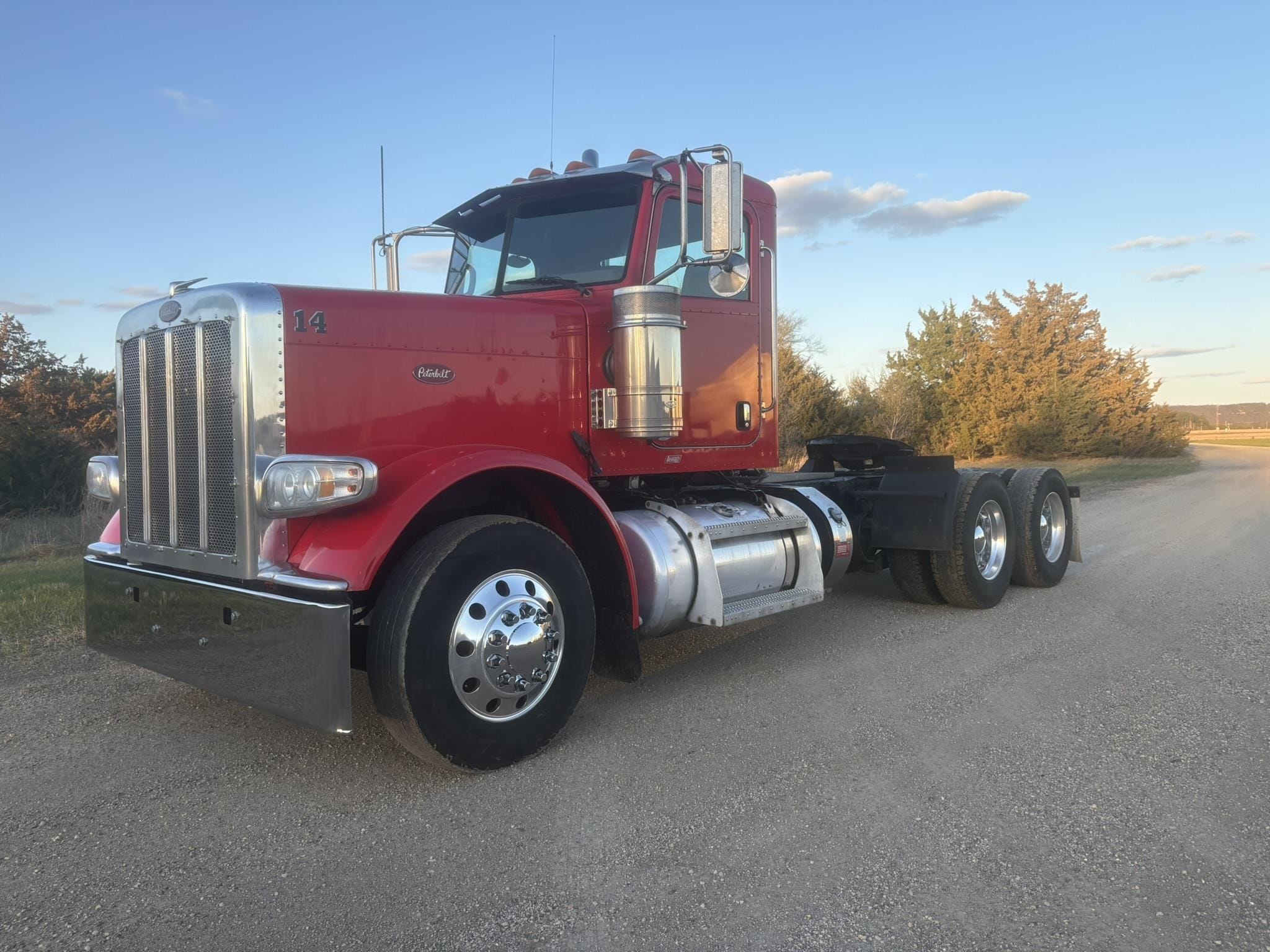 2014 Peterbilt 388 Equipment Image0