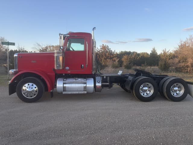 Image of Peterbilt 388 equipment image 1