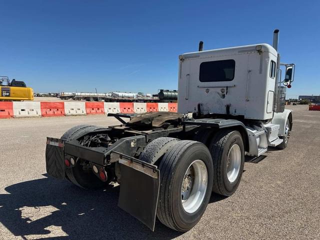 Image of Peterbilt 388 equipment image 4