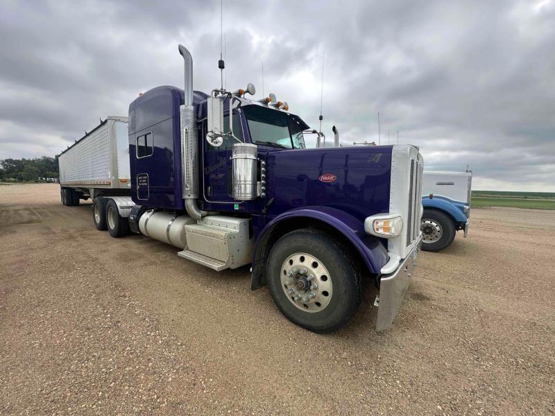 Image of Peterbilt 388 Primary image