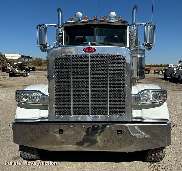 Image of Peterbilt 388 equipment image 1