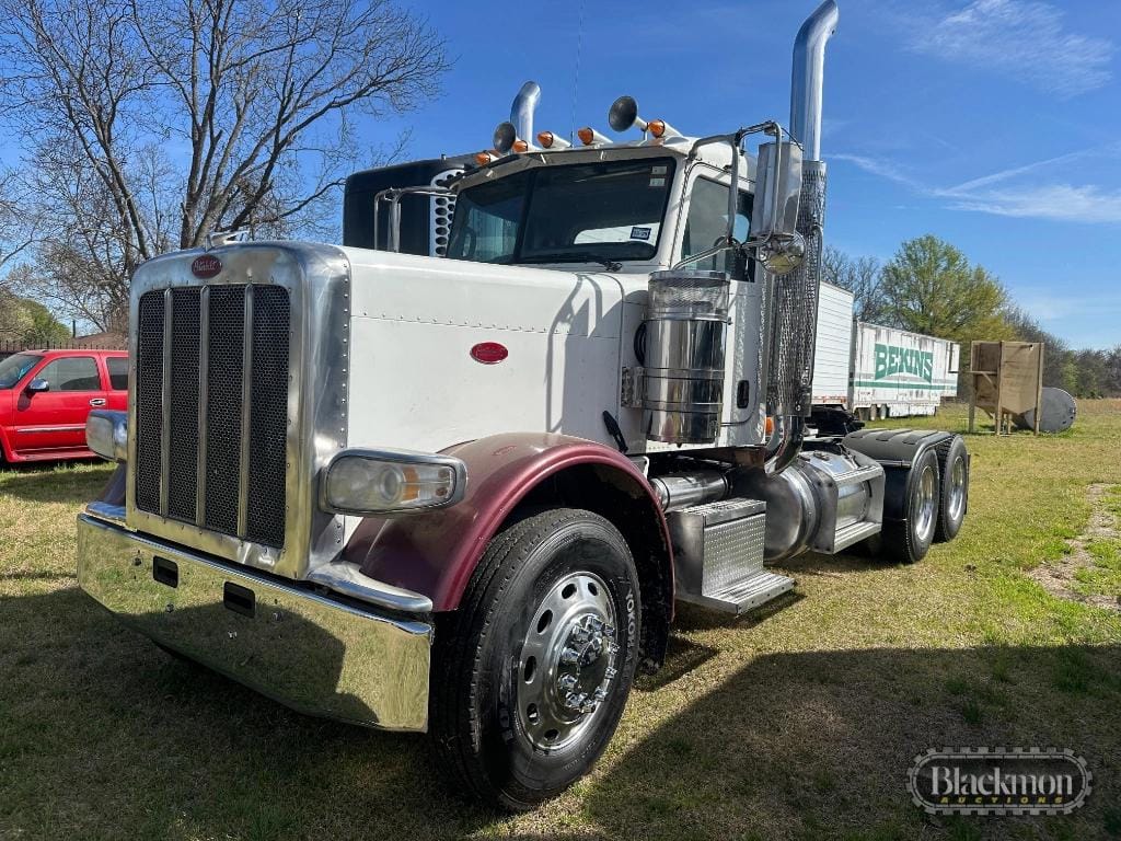 2014 Peterbilt 388 Equipment Image0